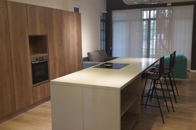 Gris_Fosil-comedor-Purastone
